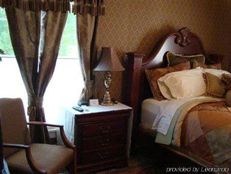 Vintage Charm Bed And Breakfast Hotel Waterville Room photo