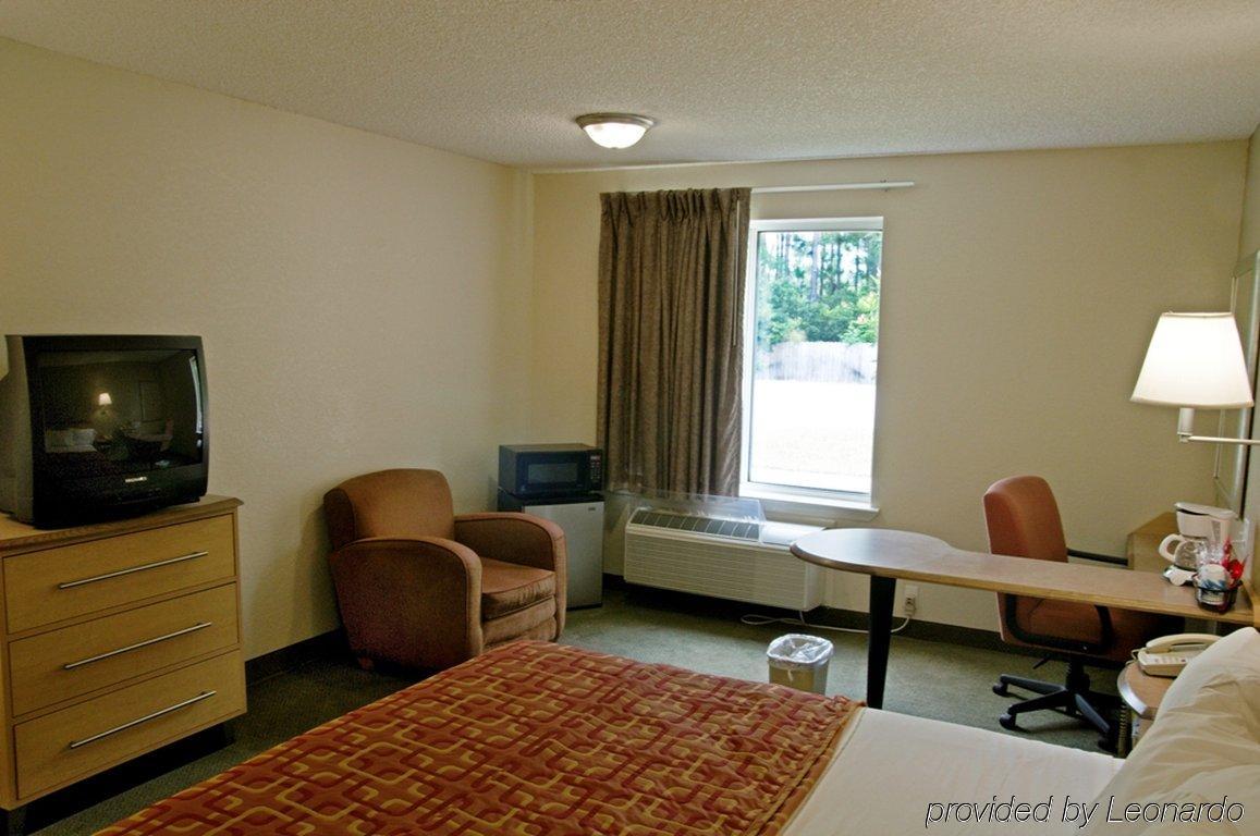 Red Roof Inn & Suites Pensacola East - Milton Room photo
