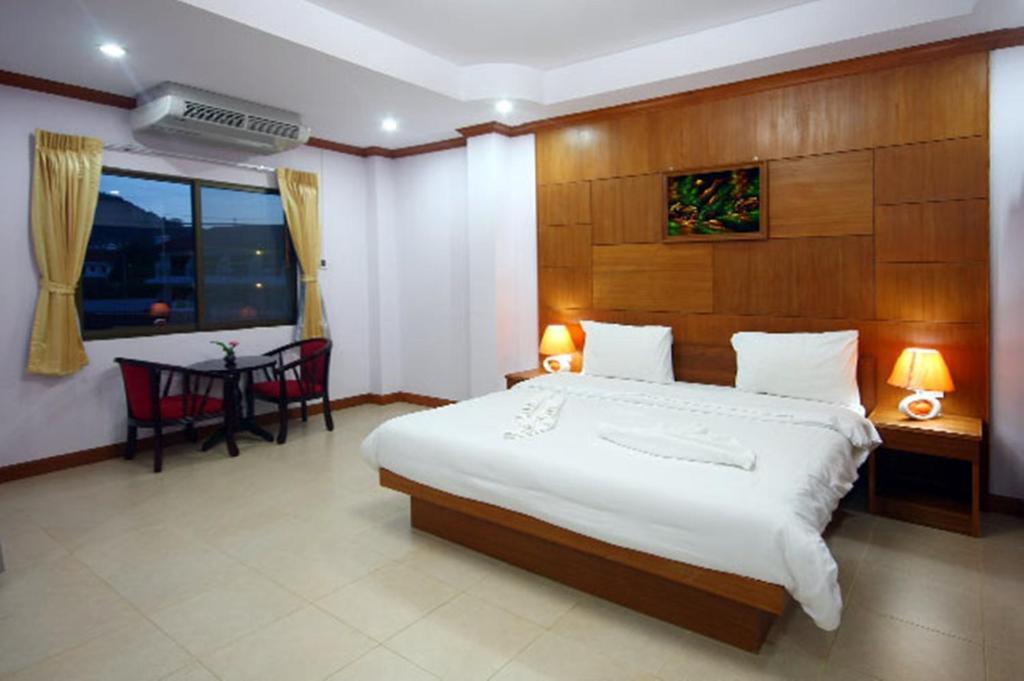 Phuket Tropical Inn Patong Room photo
