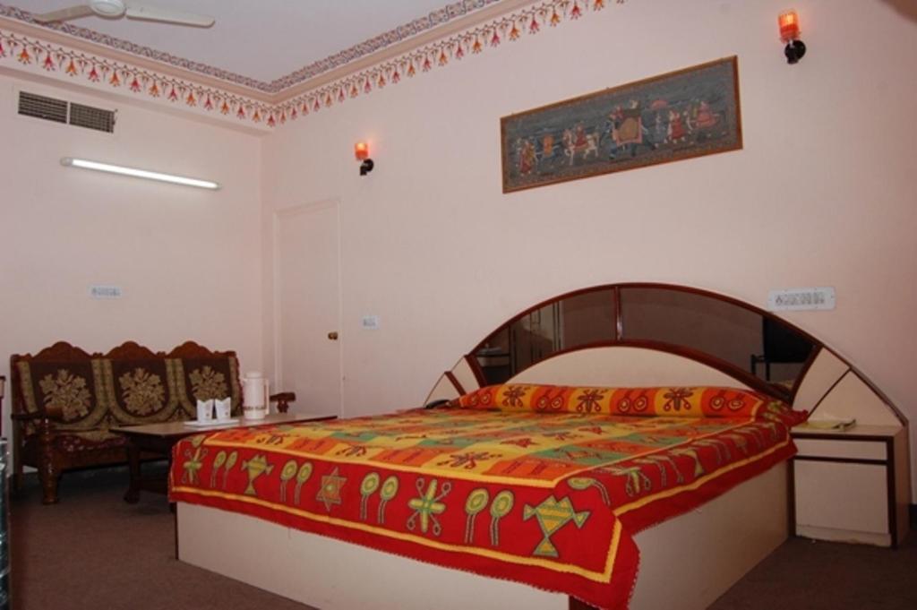 Hotel Surbhi Palace Jaipur Room photo