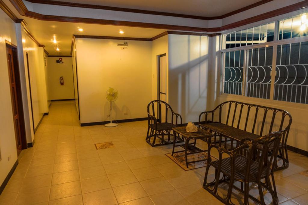 Seasons Guesthouse Puerto Princesa Exterior photo