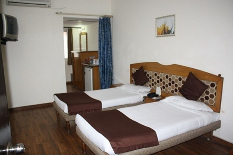 Hotel Gautam Deluxe New Delhi Room photo