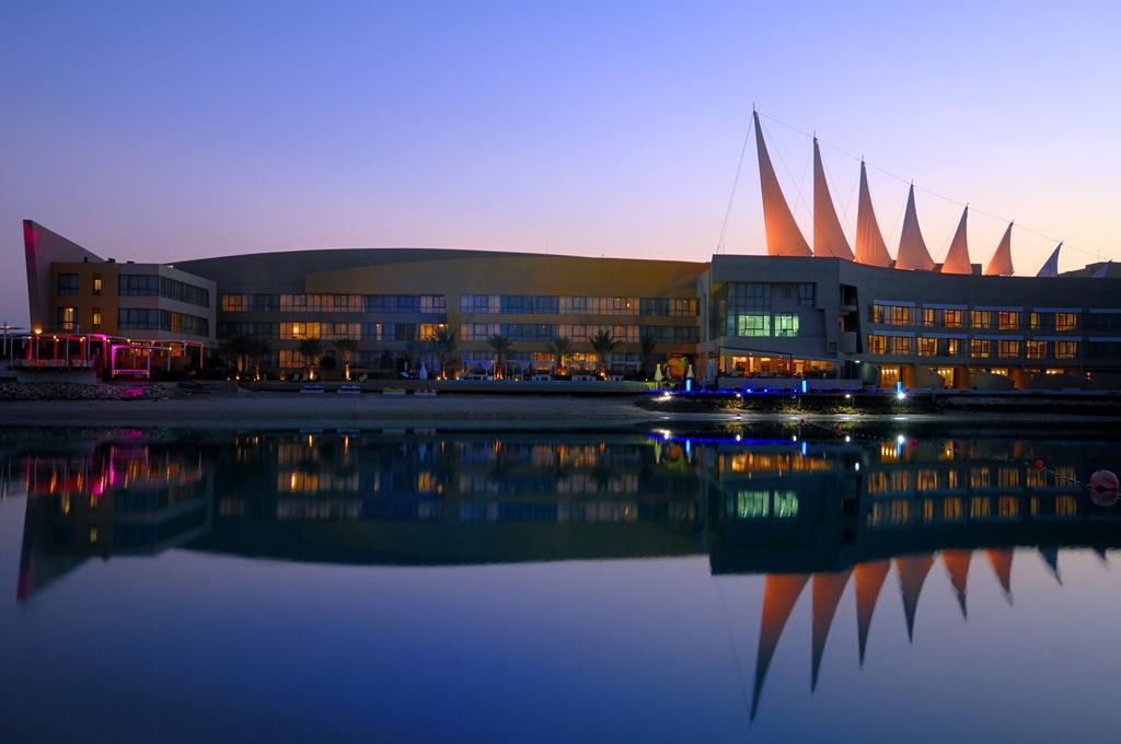 Dragon Hotel And Resort Muharraq Exterior photo