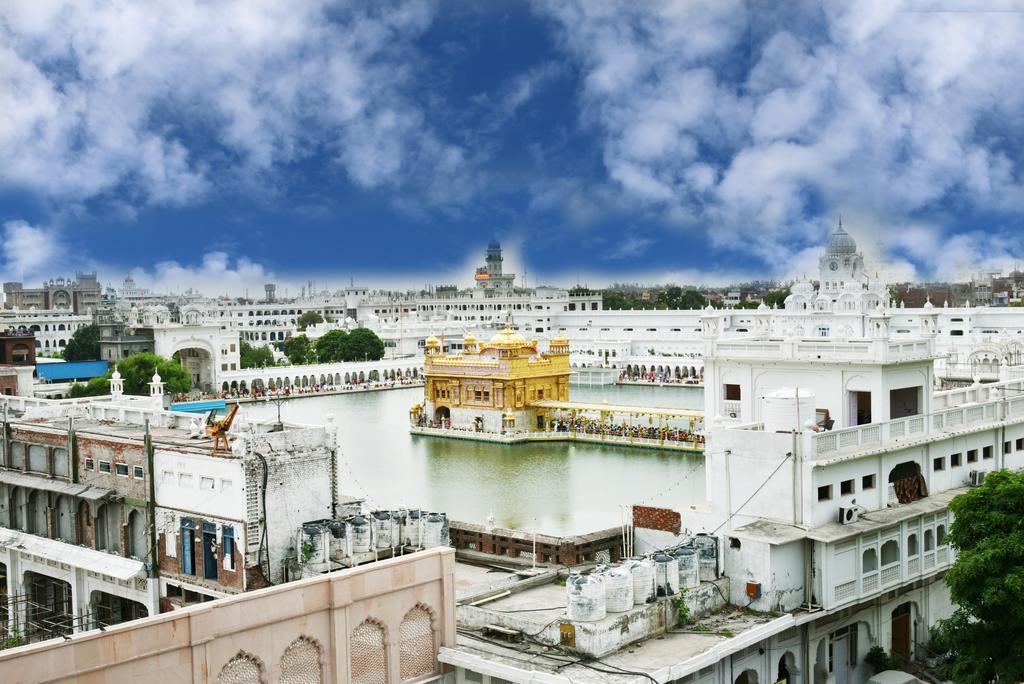 Hotel Sapphire Opposite Golden Temple Amritsar Exterior photo