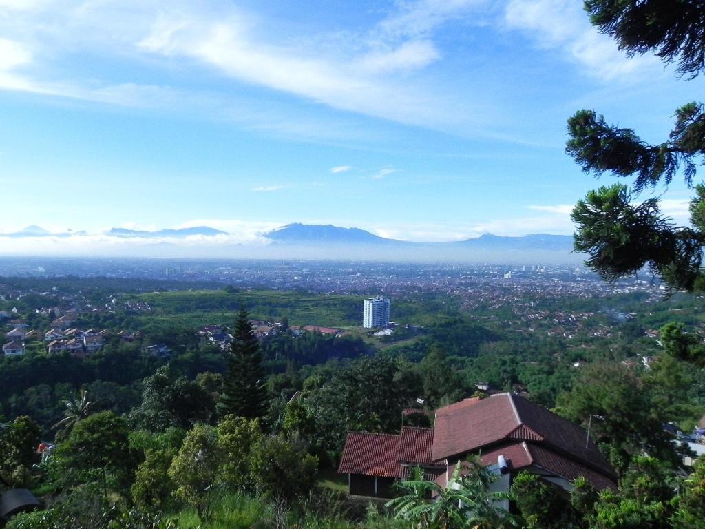 Le Vallon Bandung Hotel Exterior photo