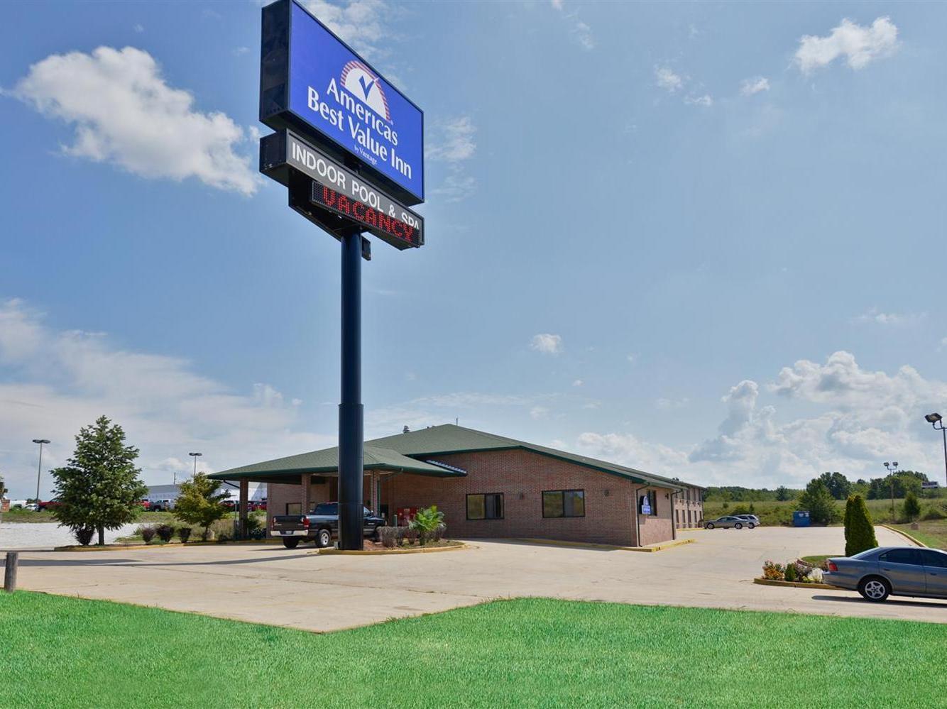 Days Inn By Wyndham Ozark Springfield Exterior photo