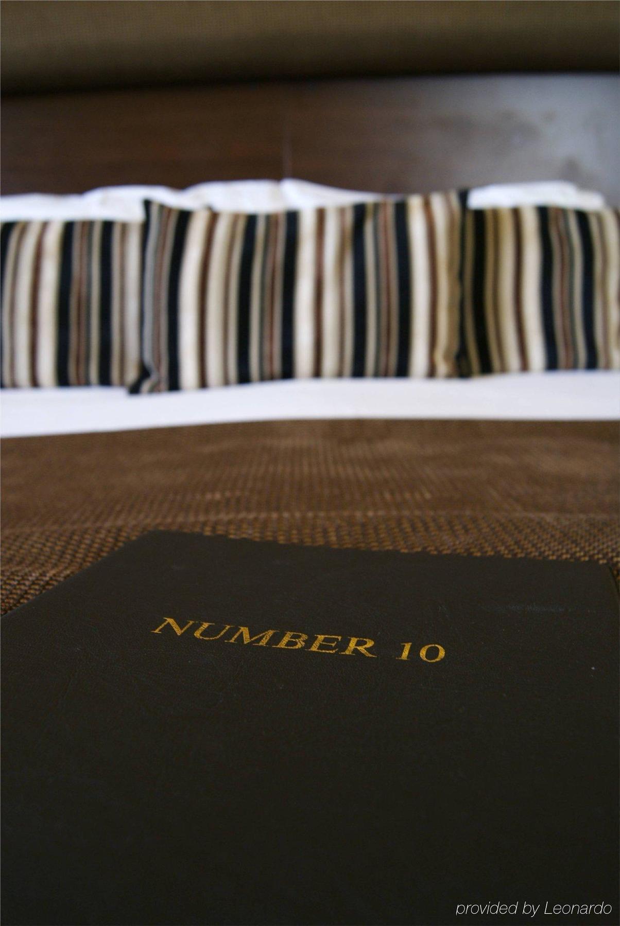 Number 10 Hotel Glasgow Room photo