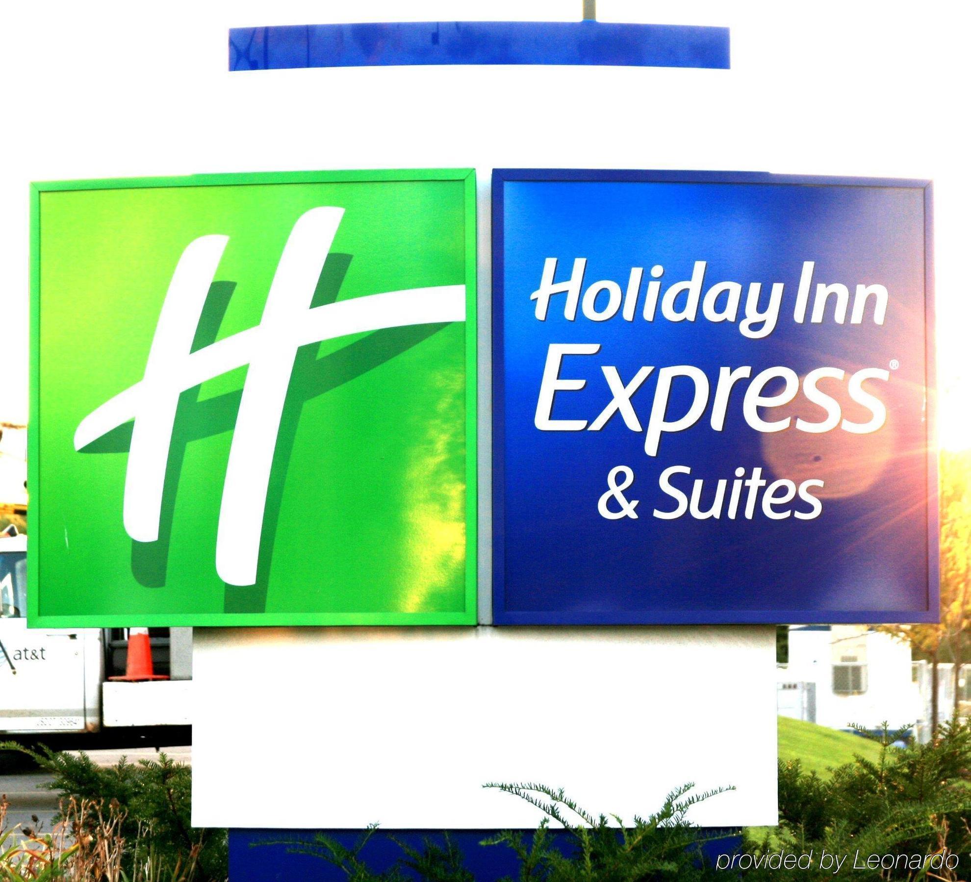 Holiday Inn Express & Suites Youngstown West I 80, An Ihg Hotel Austintown Exterior photo