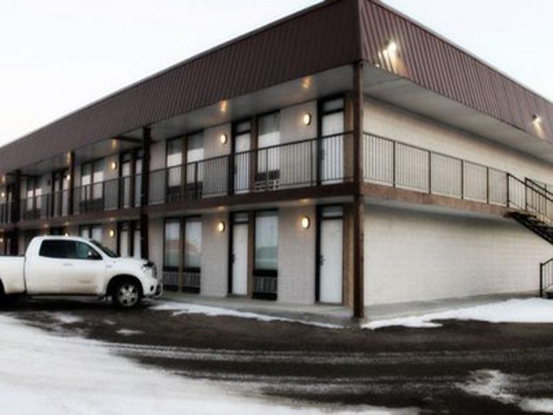 Motel 6 Brooks Ab Exterior photo