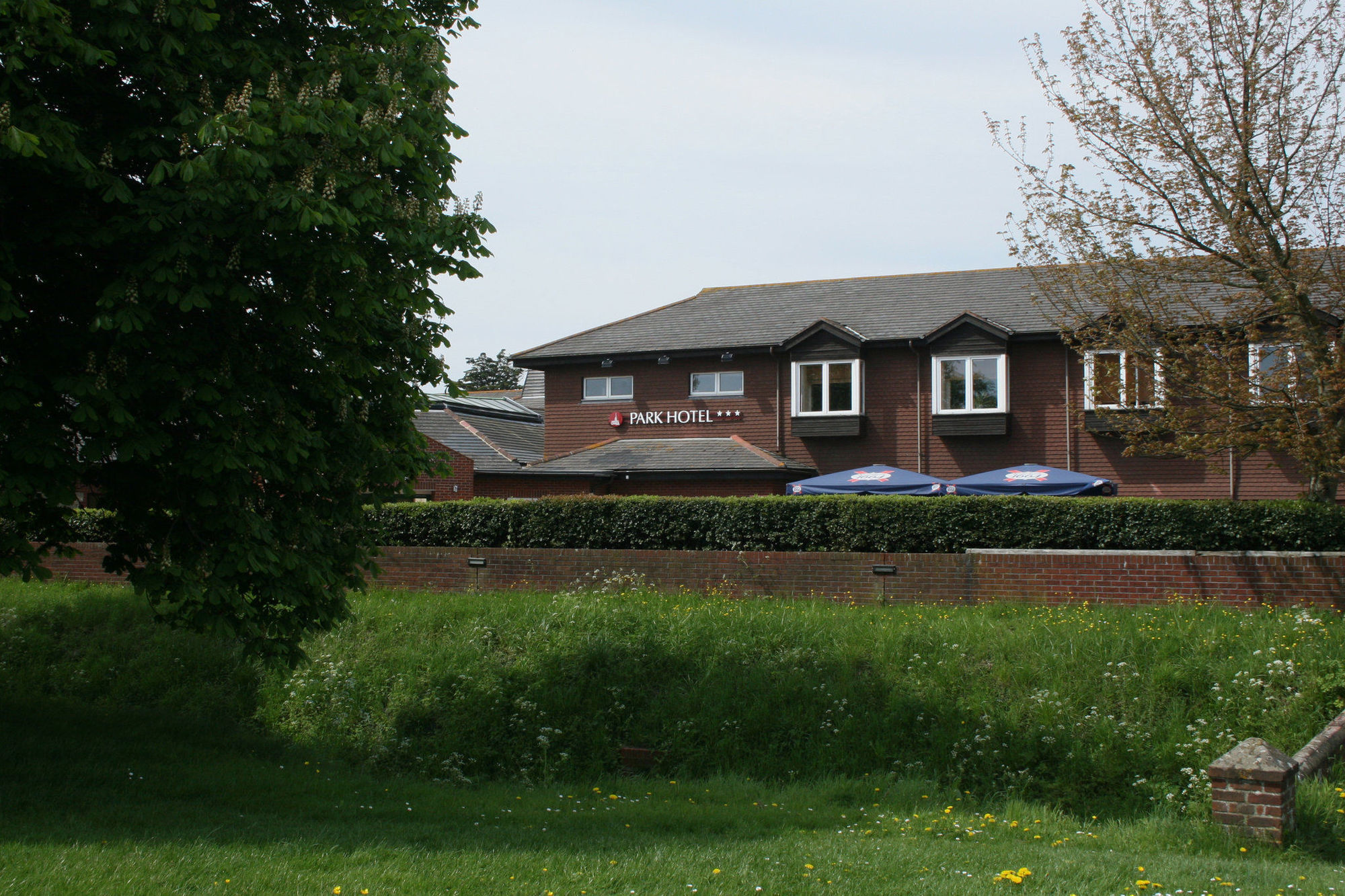 Chichester Park Hotel Exterior photo