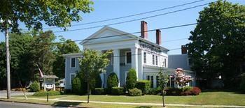 Townsend Manor Inn Greenport Exterior photo