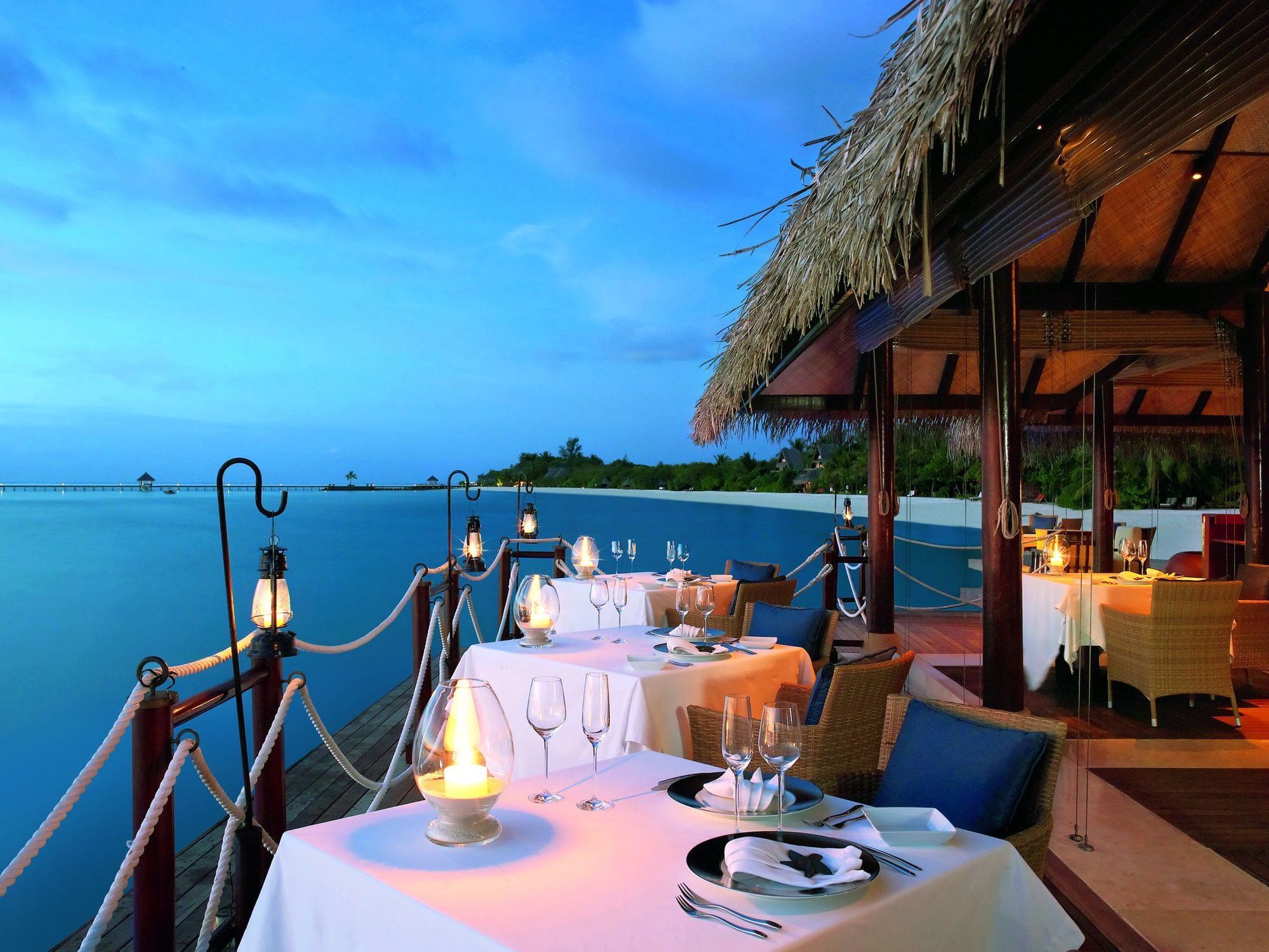 Taj Exotica Resort & Spa Emboodhoo Restaurant photo