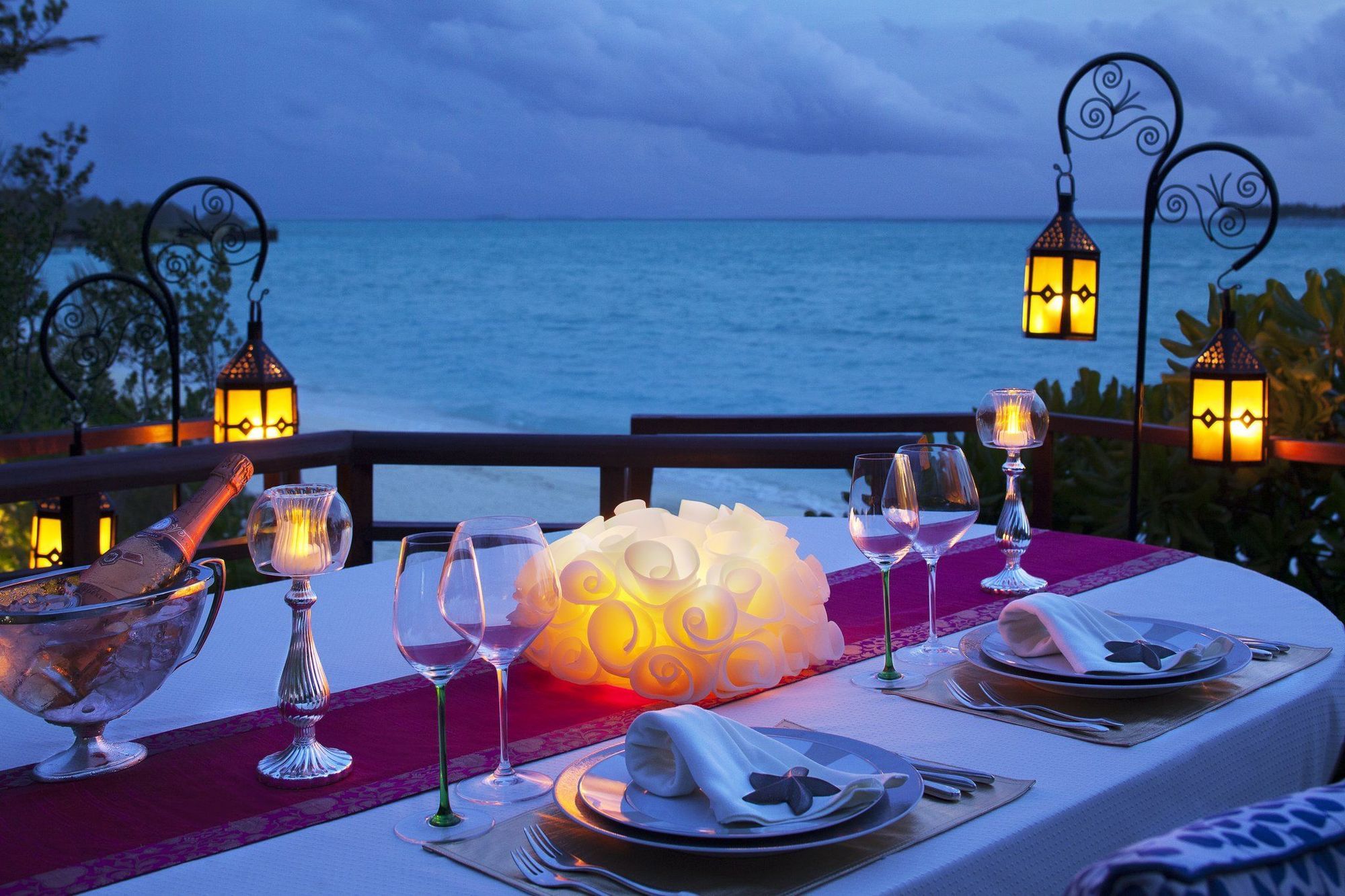 Taj Exotica Resort & Spa Emboodhoo Restaurant photo