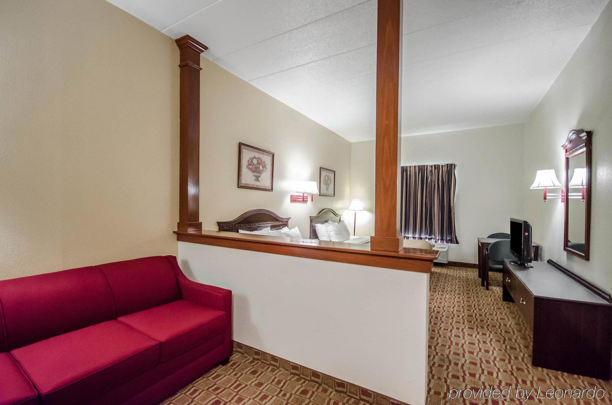 Quality Inn & Suites-Sellersburg Exterior photo