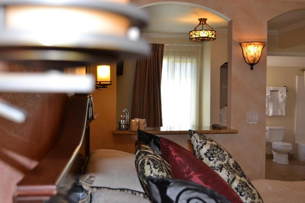 Chardonnay Lodge Napa Room photo