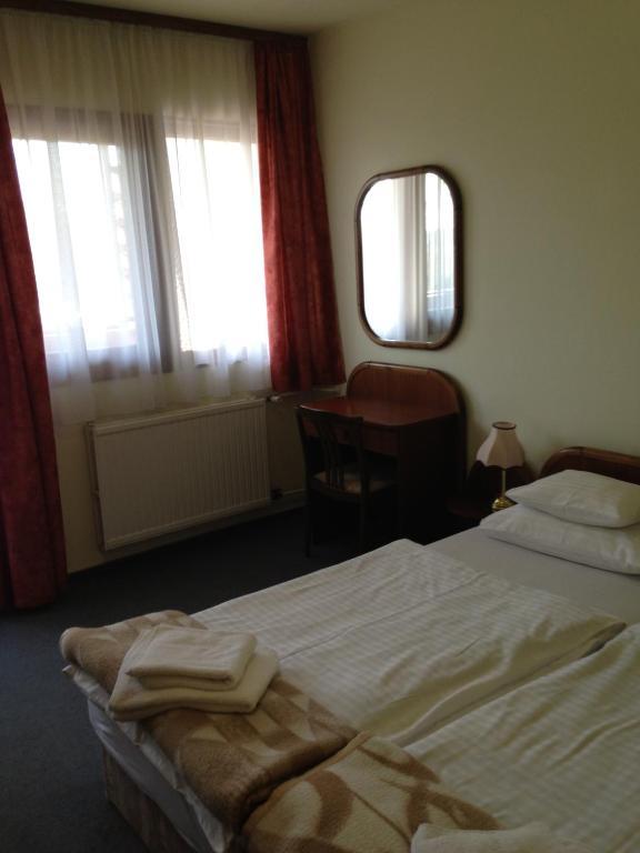 Hotel Uni Balatonfured Room photo