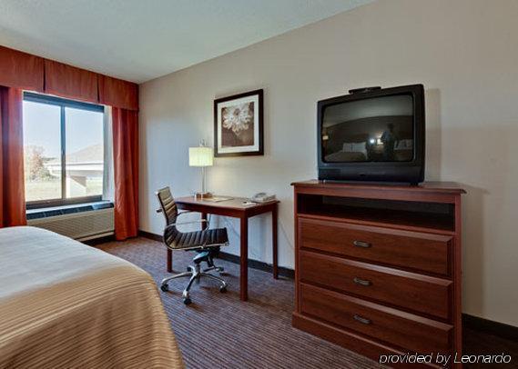 Quality Inn & Suites Matthews Room photo