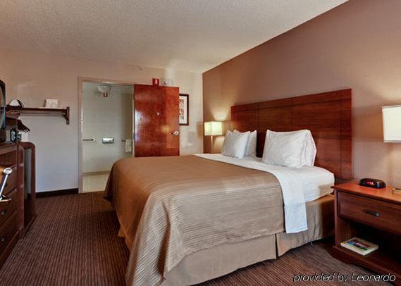 Quality Inn & Suites Matthews Room photo