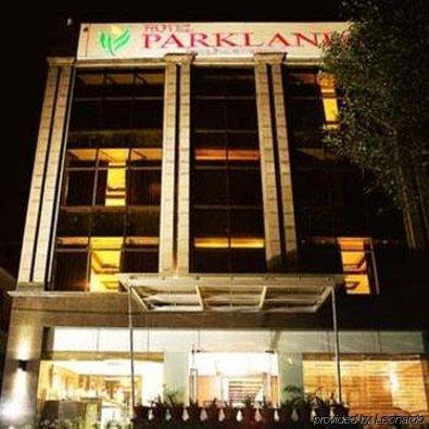 Hotel Parkland New Delhi Exterior photo