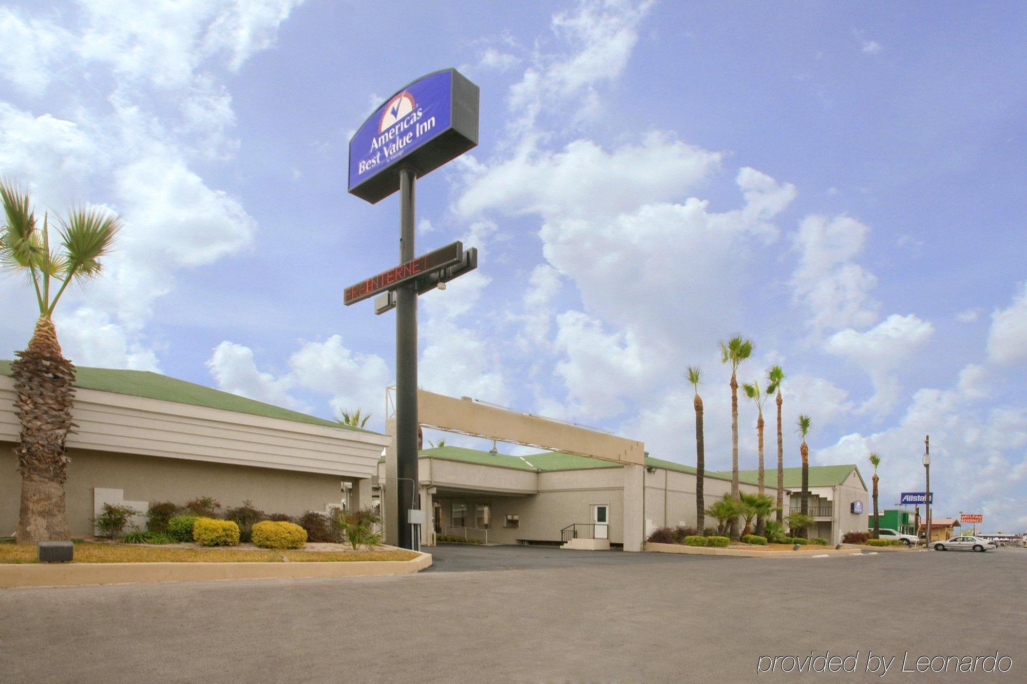 Econo Lodge Del Rio Exterior photo