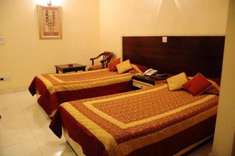 Regale Inn New Delhi Room photo