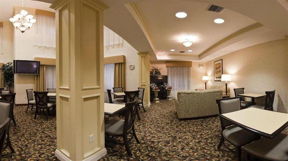 Holiday Inn Express Hotel & Suites Muskogee, An Ihg Hotel Exterior photo