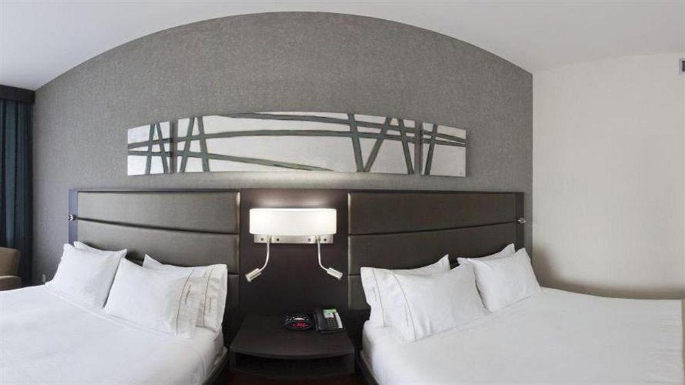 Holiday Inn Express Hotel & Suites Saint - Hyacinthe, An Ihg Hotel Exterior photo