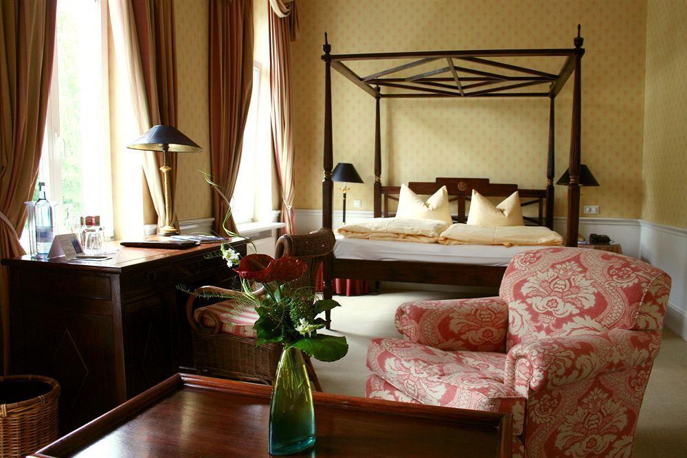 Hotel Niederlandischer Hof Schwerin  Room photo