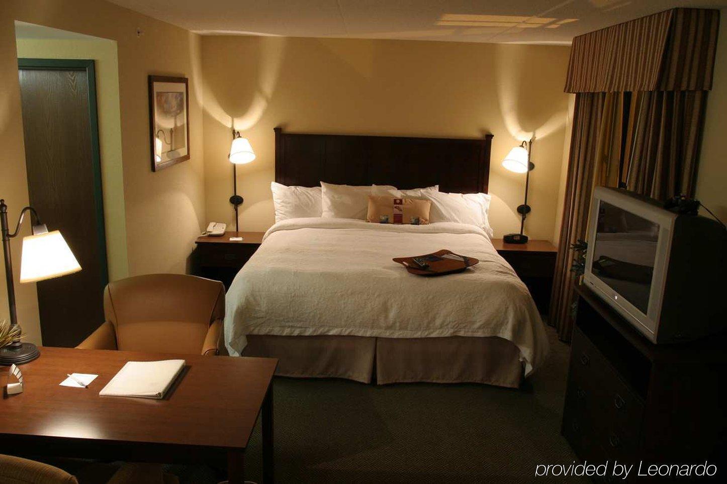 Hampton Inn & Suites Lake George Room photo