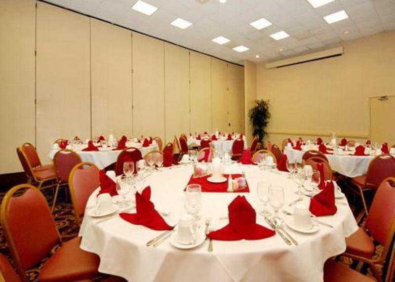 Clarion Hotel & Conference Center Springfield Restaurant photo