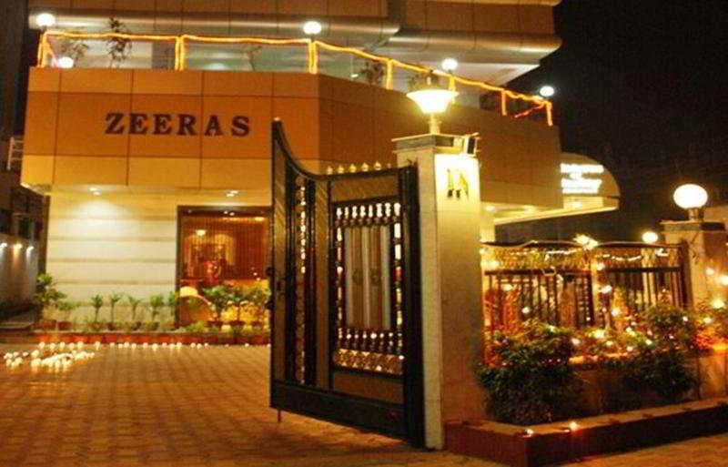 Hotel Zeeras Varanasi Exterior photo