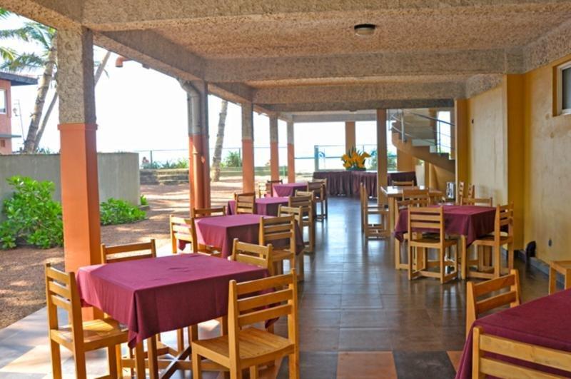 Roy Villa Beach Hotel Kalutara Exterior photo