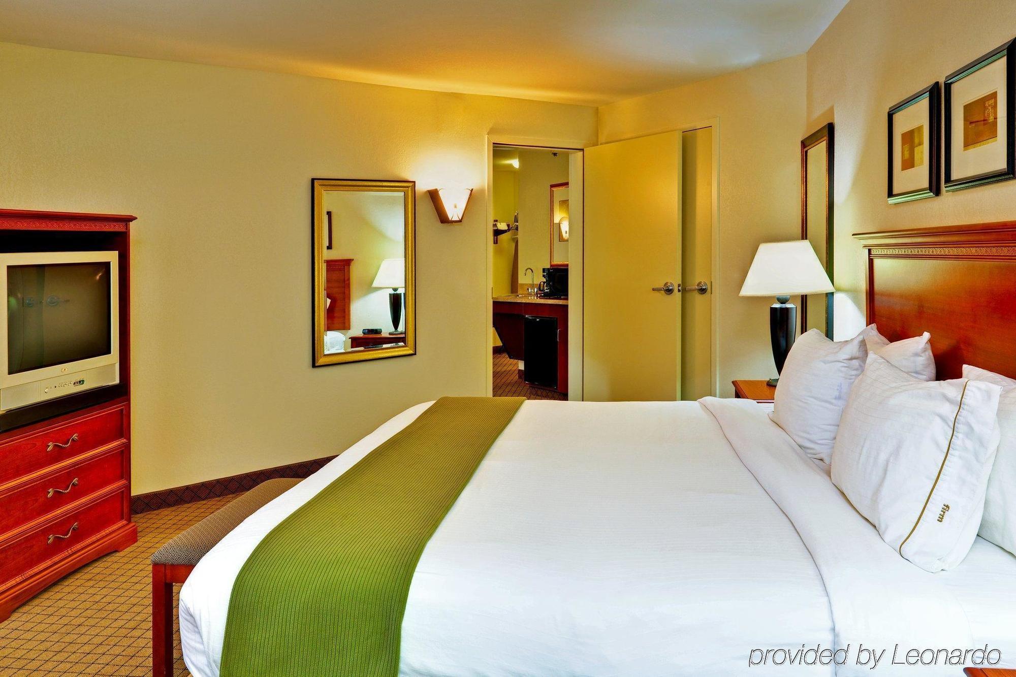 Holiday Inn Express Hotel & Suites Jackson - Flowood, An Ihg Hotel Room photo