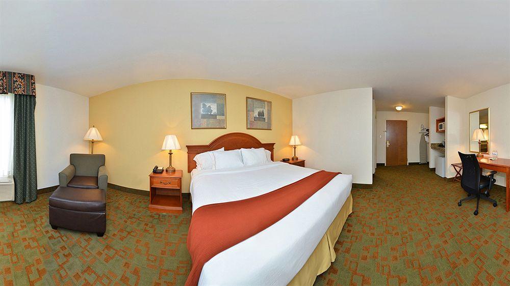Holiday Inn Express Hotel & Suites Petersburg/Dinwiddie, An Ihg Hotel Exterior photo