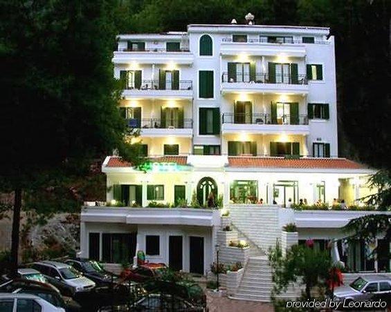 Hotel Danica Petrovac Exterior photo