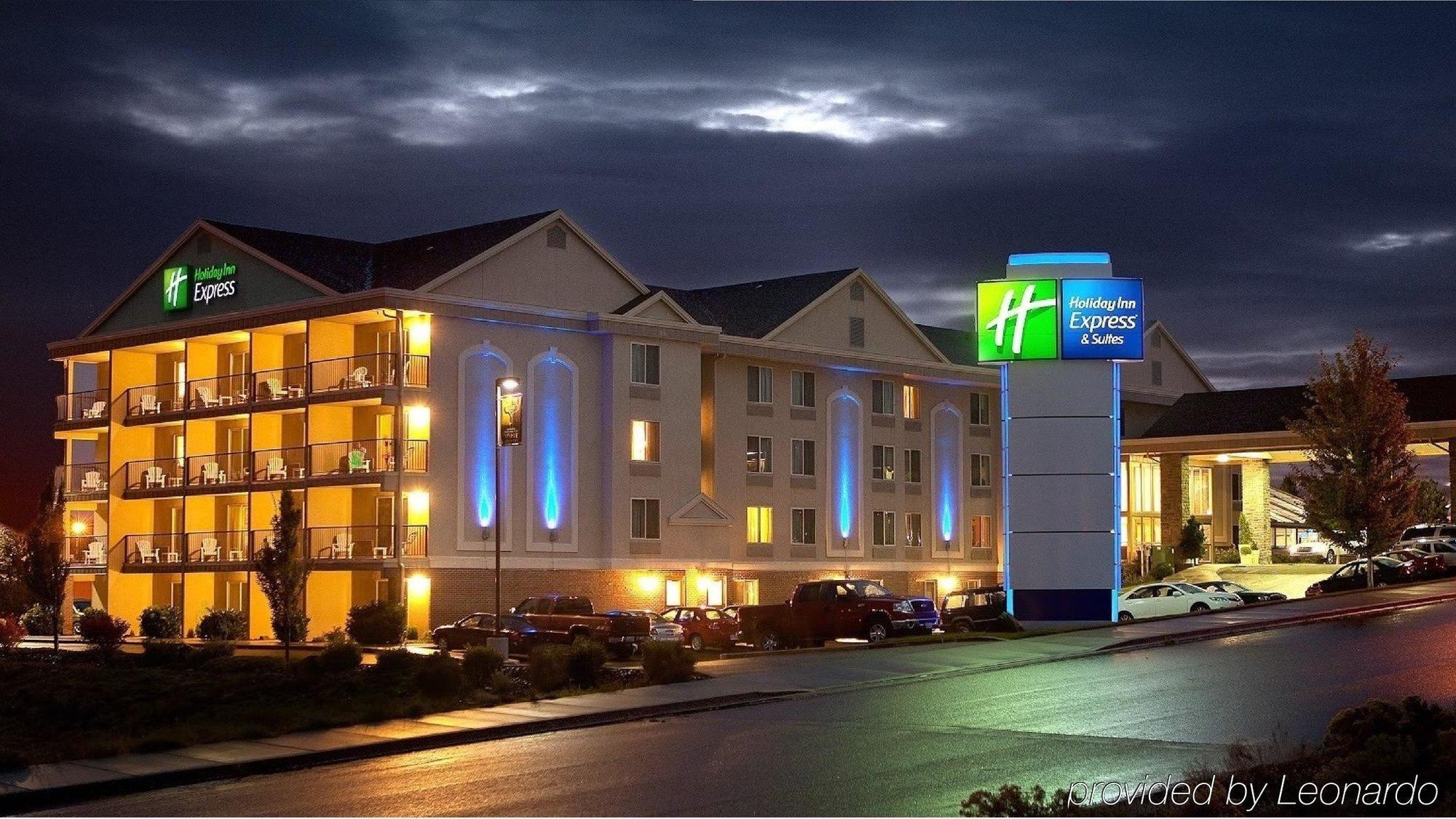 Holiday Inn Express Hotel & Suites Richland Exterior photo