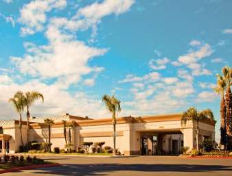 Ramada Fresno Airport Hotel Exterior photo