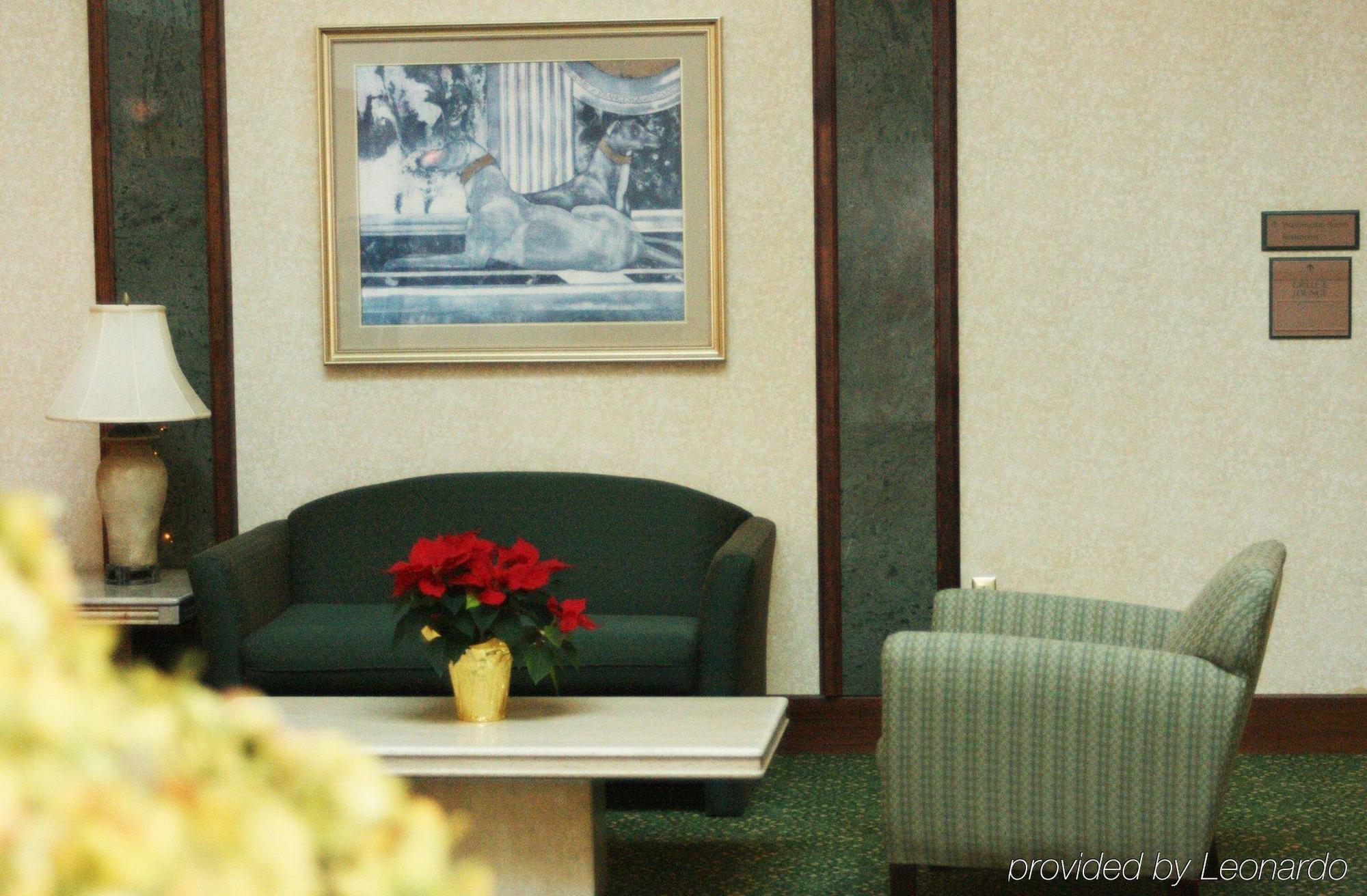 Maron Hotel & Suites Danbury Interior photo