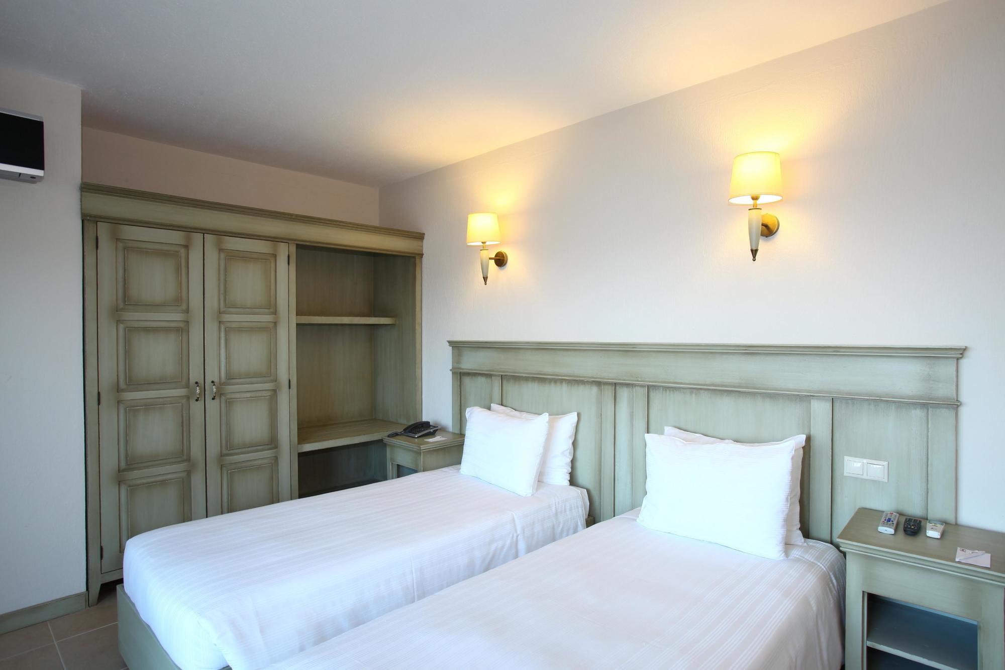 Temenos Luxury Suites Hotel & Spa Ortakent Room photo
