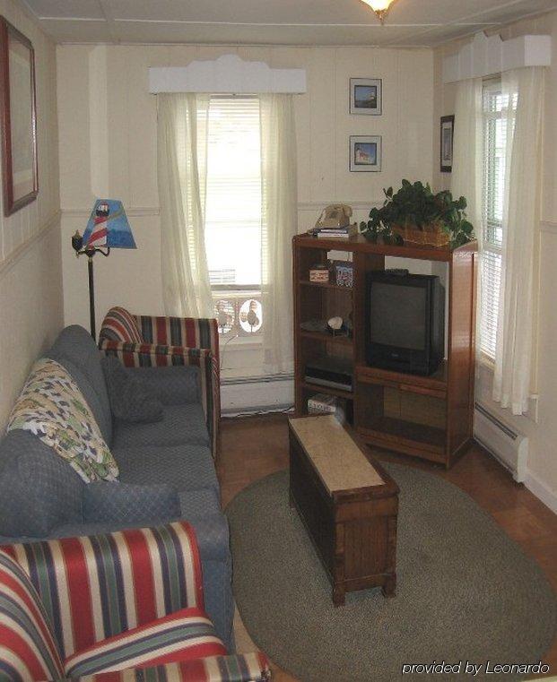 Lakeside Getaway Apartment Weirs Beach Room photo