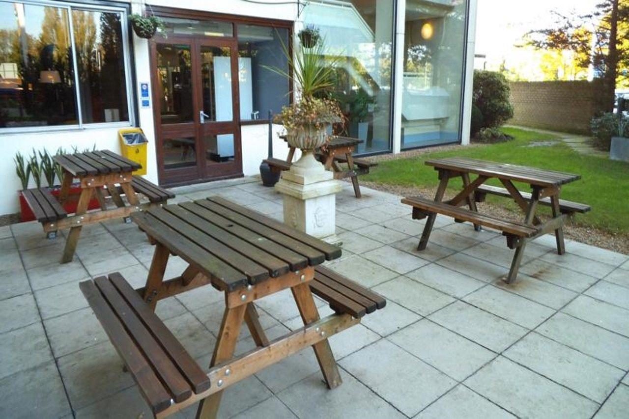 Airport Inn Gatwick Horley Exterior photo