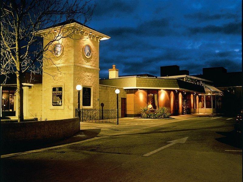 Treacys West County Conference And Leisure Centre Hotel Ennis Exterior photo