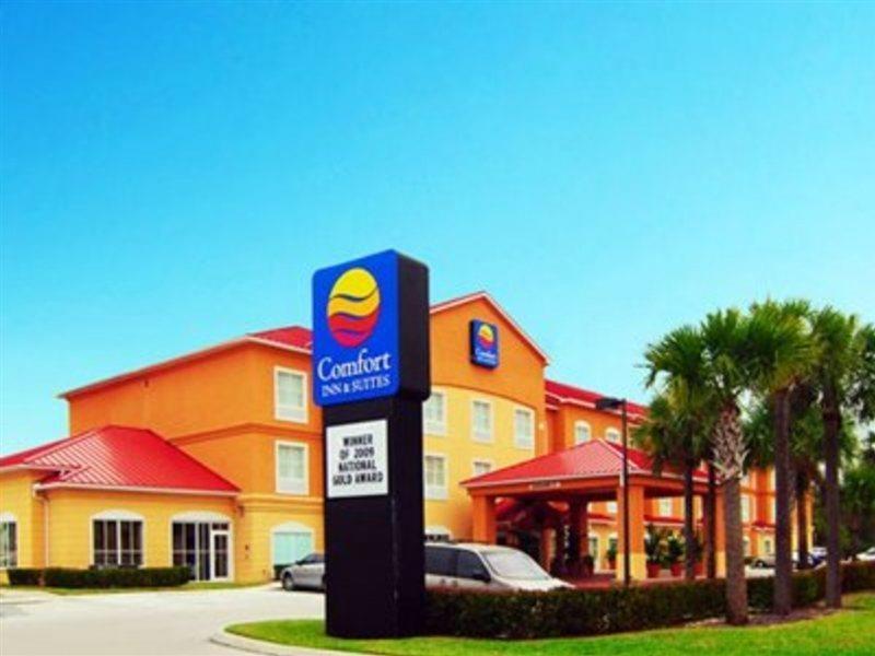 Comfort Inn & Suites Airport Fort Myers Exterior photo