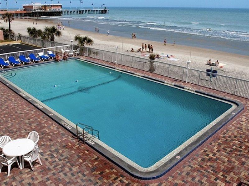 Comfort Inn & Suites Daytona Beach Oceanfront Exterior photo