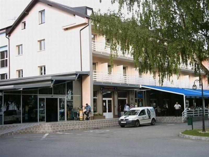 Hotel Macola Korenica Exterior photo