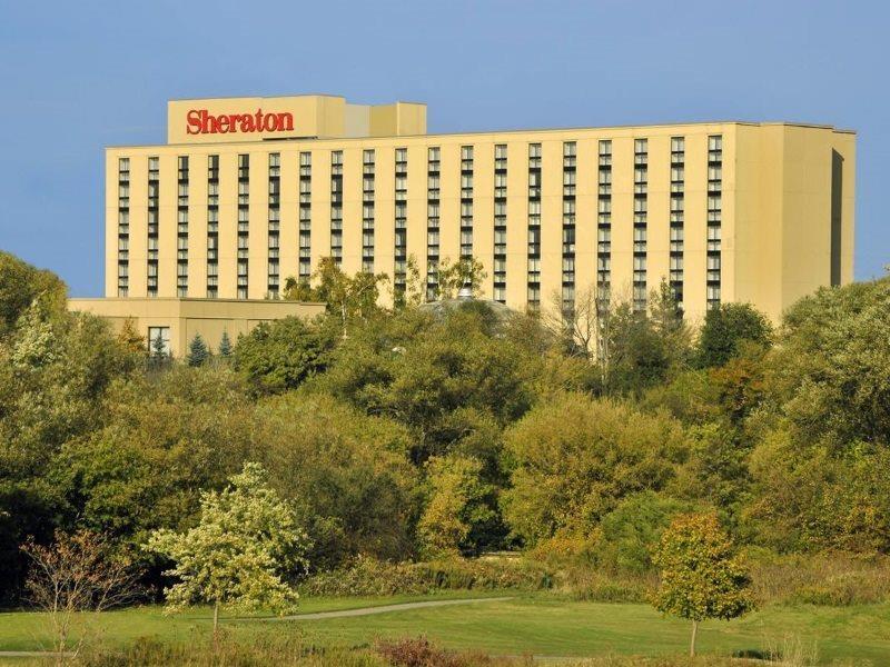 Sheraton Toronto Airport Hotel & Conference Centre Exterior photo