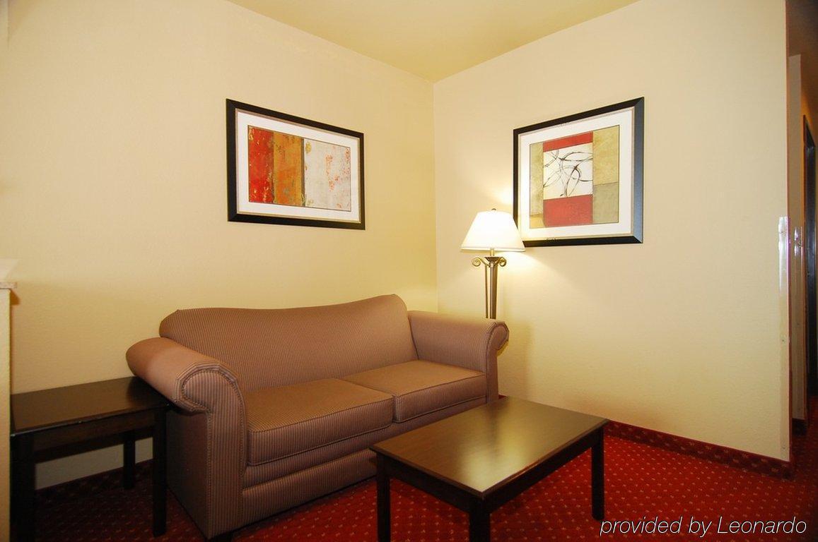 Quality Inn & Suites Buda Room photo