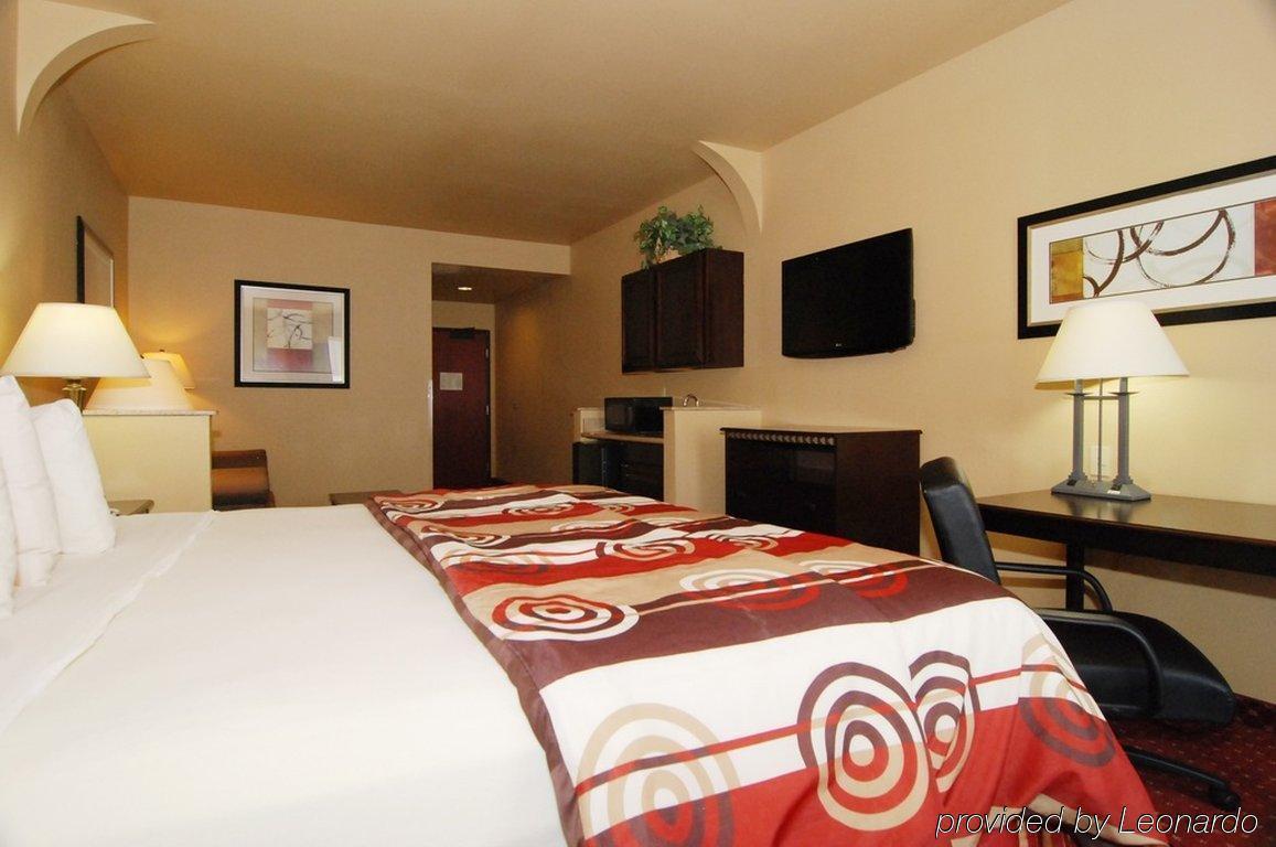 Quality Inn & Suites Buda Room photo