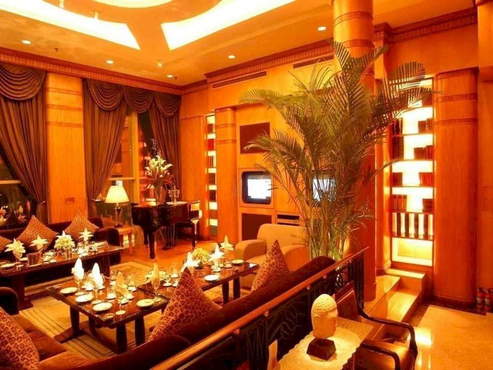 Luxemon Xinjiang Yindu Hotel Urumqi Exterior photo