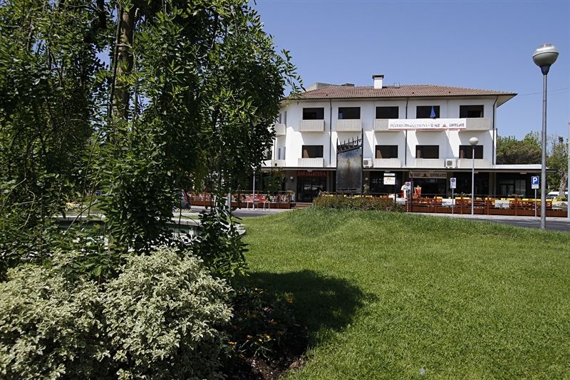 Hotel Genzianella Cervia Exterior photo
